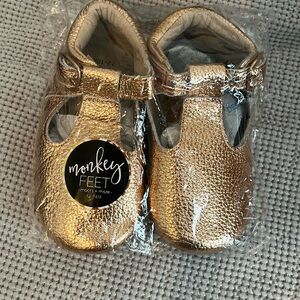 Monkey feet girls shoes 12-18M